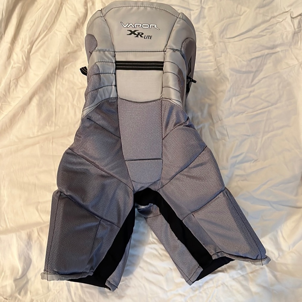 Bauer Nike Vapor XR Lite Dri-Fit Hockey Pants, Senior size Large
